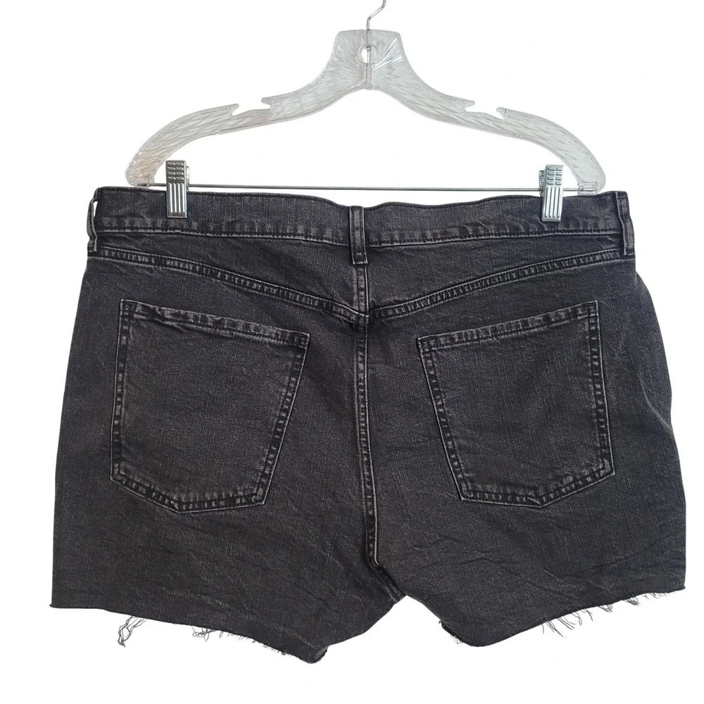 Old Navy Mid-Rise Boyfriend Denim Shorts Faded Black Raw Hem Women's Size 14 NEW